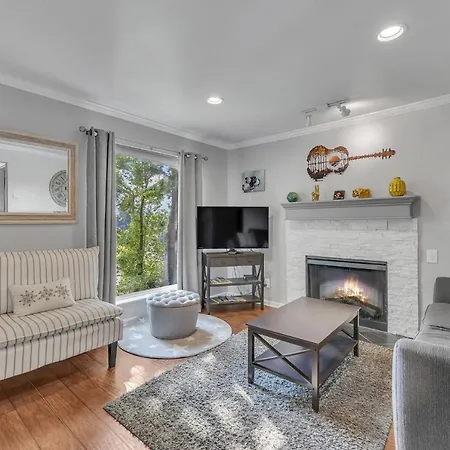 Nash Star Private Condo - 2Bed, 2Bath, Sleep 6, 25 Min Walk To Broadway And All Nashville Attractions, Pool, Gym